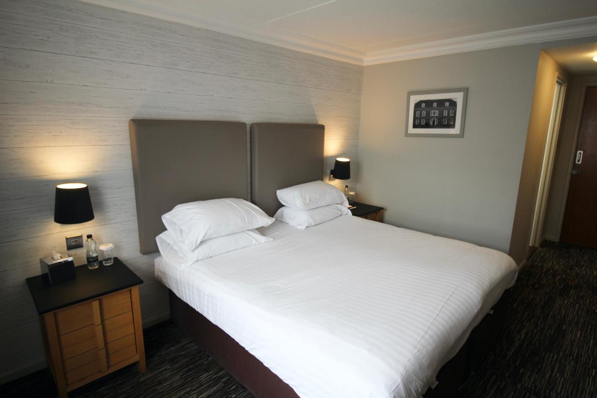 The Saracens Head Hotel Great Dunmow Extérieur photo
