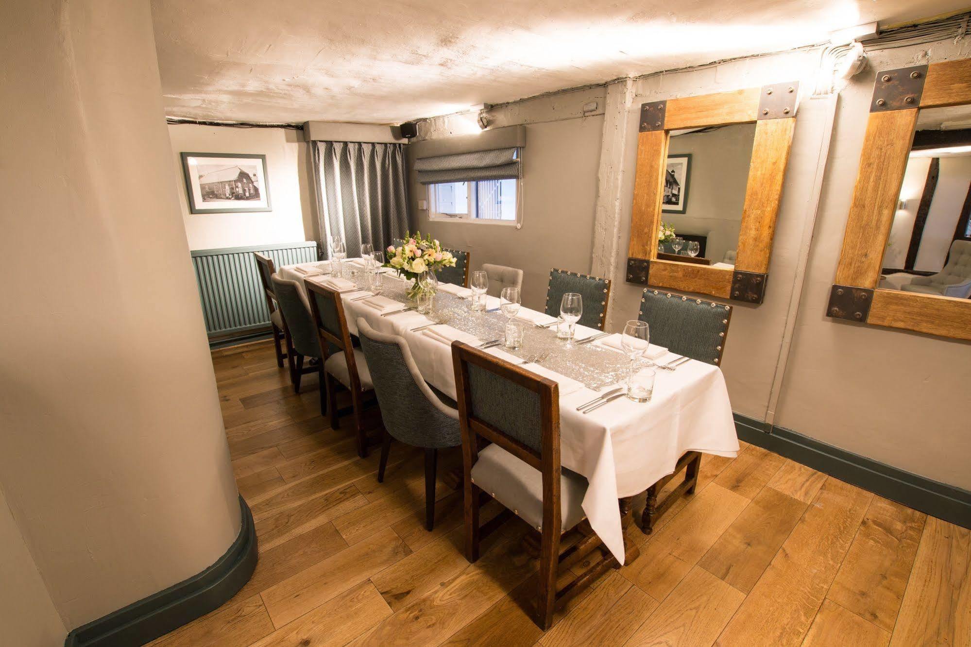 The Saracens Head Hotel Great Dunmow Extérieur photo