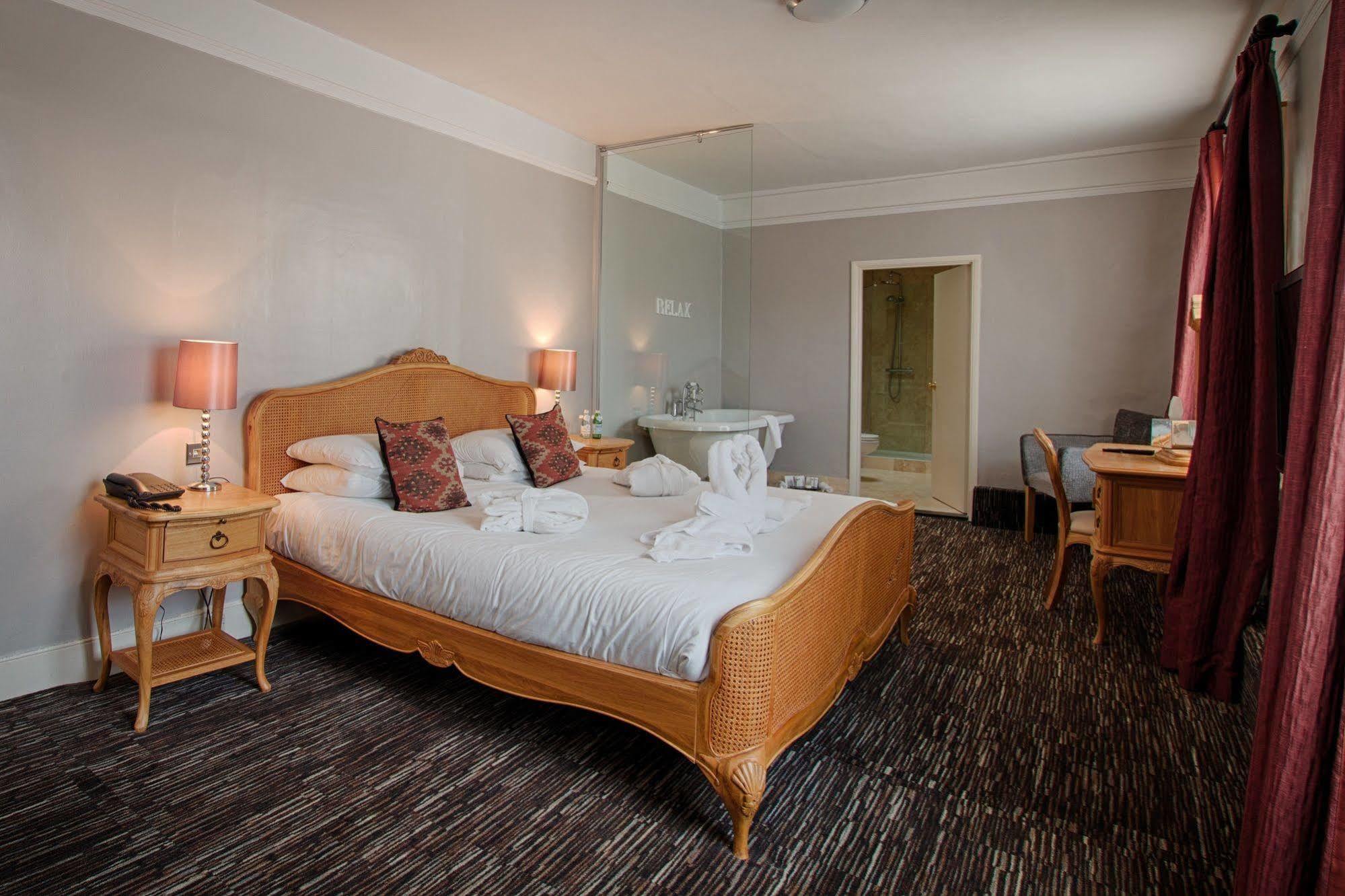 The Saracens Head Hotel Great Dunmow Extérieur photo
