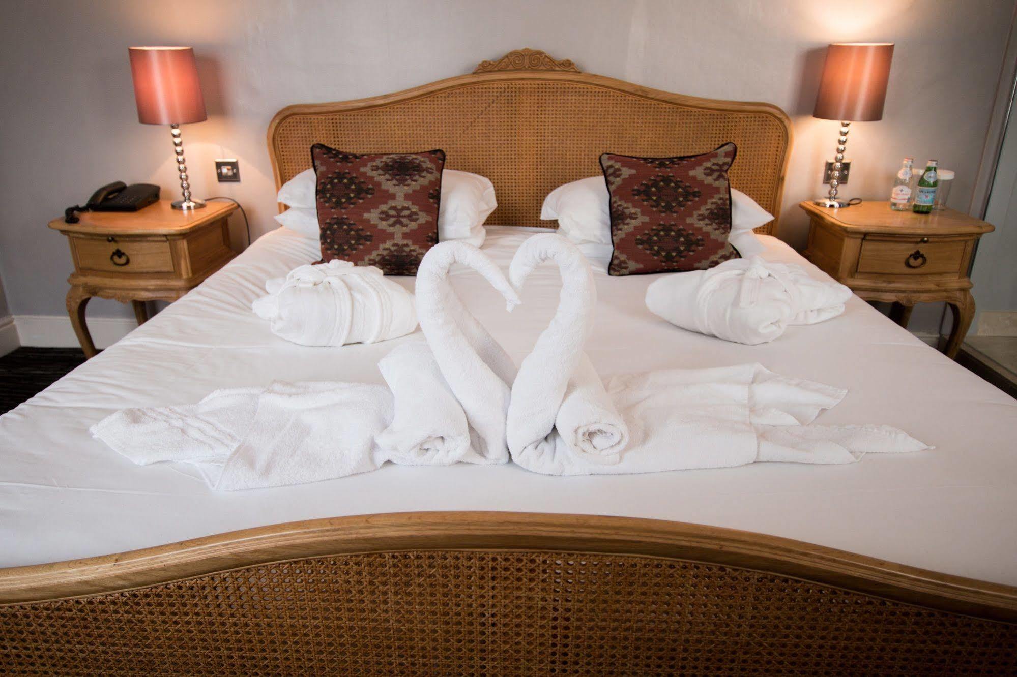 The Saracens Head Hotel Great Dunmow Extérieur photo